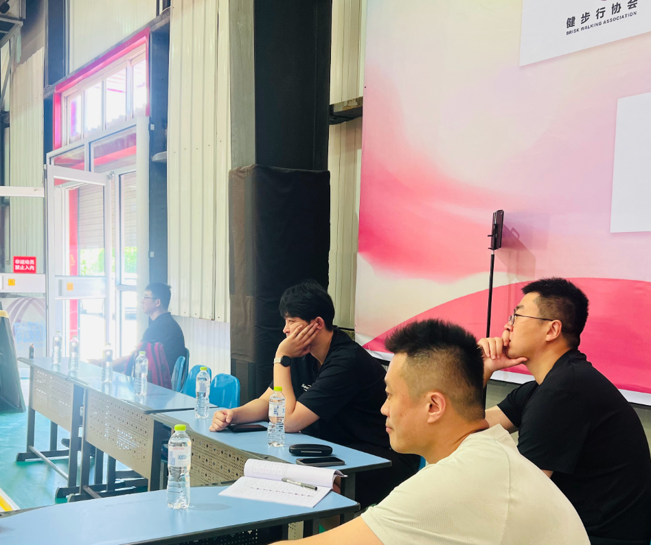 爱游戏体育范赫克:世界杯首秀是巨大荣誉,很遗憾错失胜利但必须继续前进
