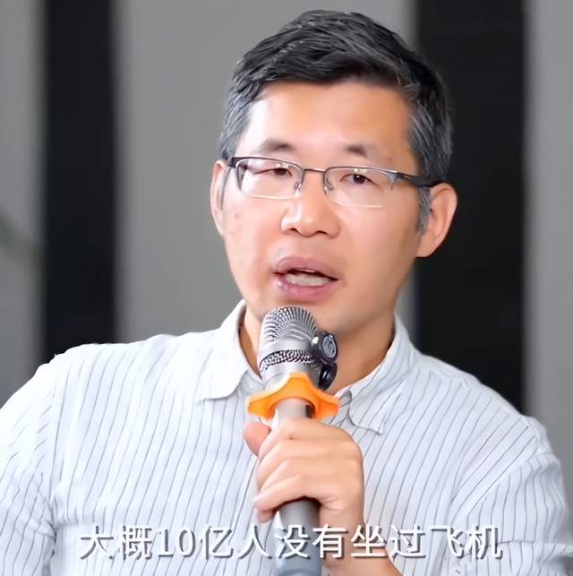 罗马诺:曼联2月就和安德雷桑托斯经纪人沟通,维韦尔了解他