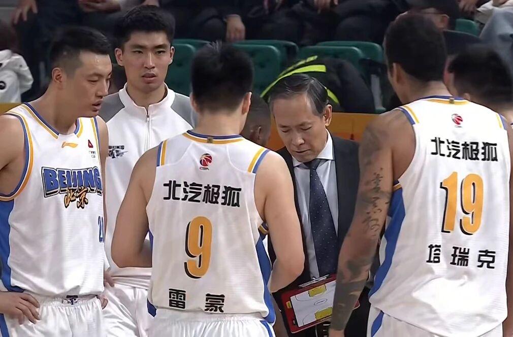 爱游戏体育-他这个命啊!离开湖人,湖人夺冠,离开尼克斯,尼克斯也拿了冠军