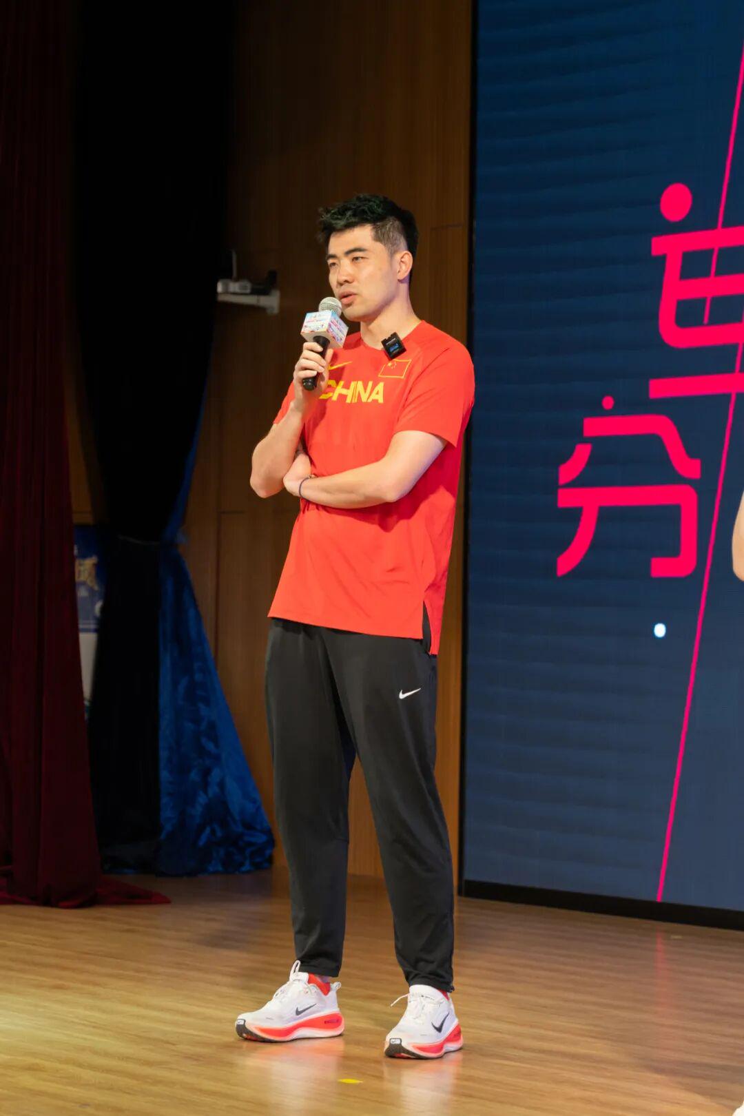爱游戏体育-正式签约!离队第一人!杨瀚森的机会来了