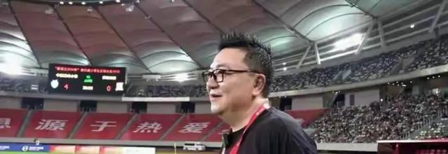 詹姆斯再次自戴皇冠！与乐福一起现身克罗地亚：助威旗下摩托艇队