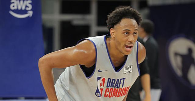 NBA流言汇总：雄鹿绿军围绕字母谈判 布朗去第三方