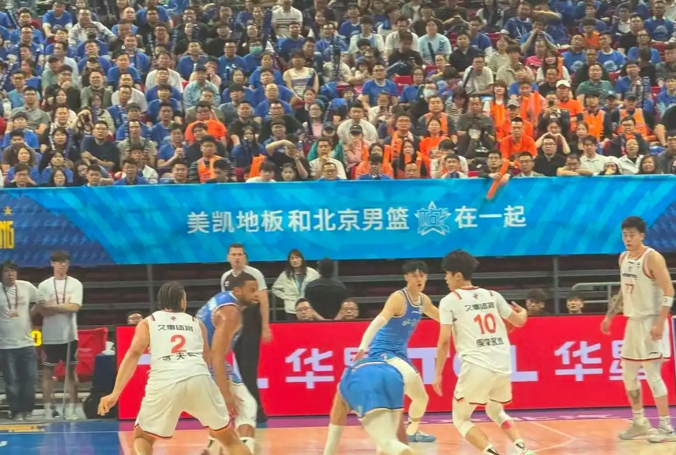 文班无缘首冠 尼克斯53年后再夺冠