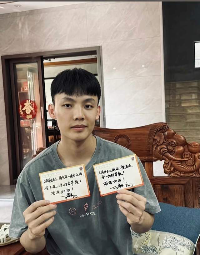 哈珀崛起逼宫,马刺面临福克斯难题