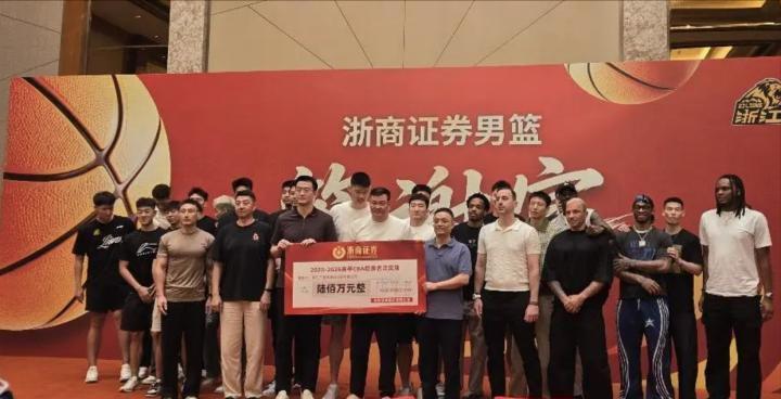 热火随时可用13号签换字母哥