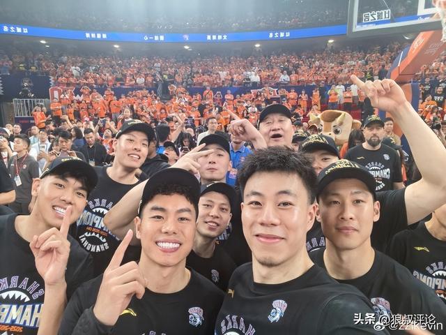 爱游戏体育尼克斯成NBA首支赛季双冠王