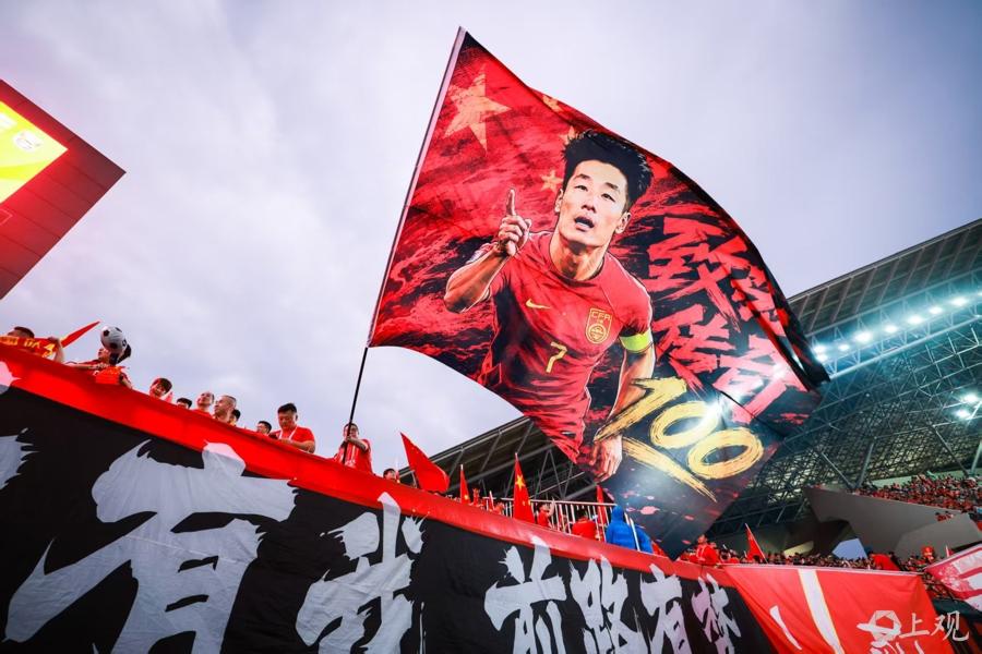 爱游戏体育詹姆斯4万分是熬工龄?步行街为这事吵翻了