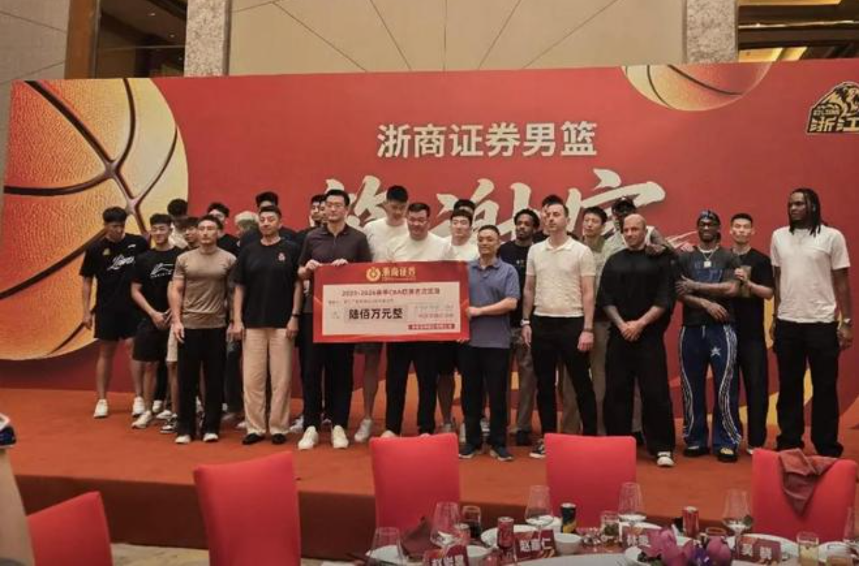 不输弗拉格、克尼普尔,20岁已成总决赛核心,他才是25届最强新秀