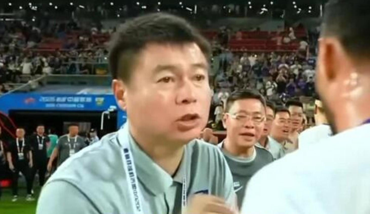 西蒙斯赌詹皇今夏签约勇士
