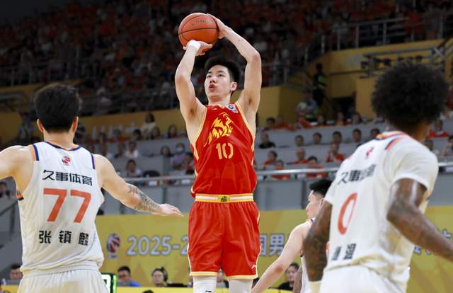 爱游戏体育NBA神操作：马刺出台地域限购，直接取消外地尼克斯球迷门票订单