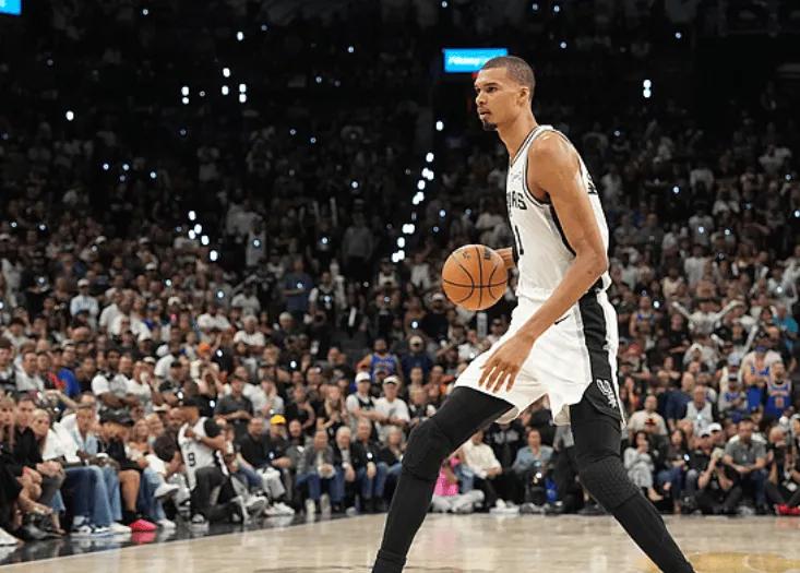 爱游戏体育-纽约尼克斯夺NBA总冠军