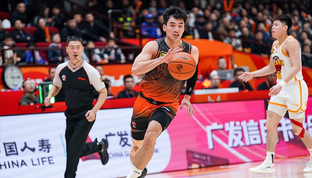 内线新星对于爵士的续约处理方法很不满意,湖人的机会来了?
