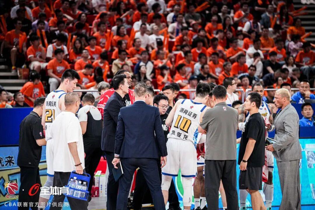 Shams：除斯普利特外 公牛还面试了森林狼助教诺里等三人