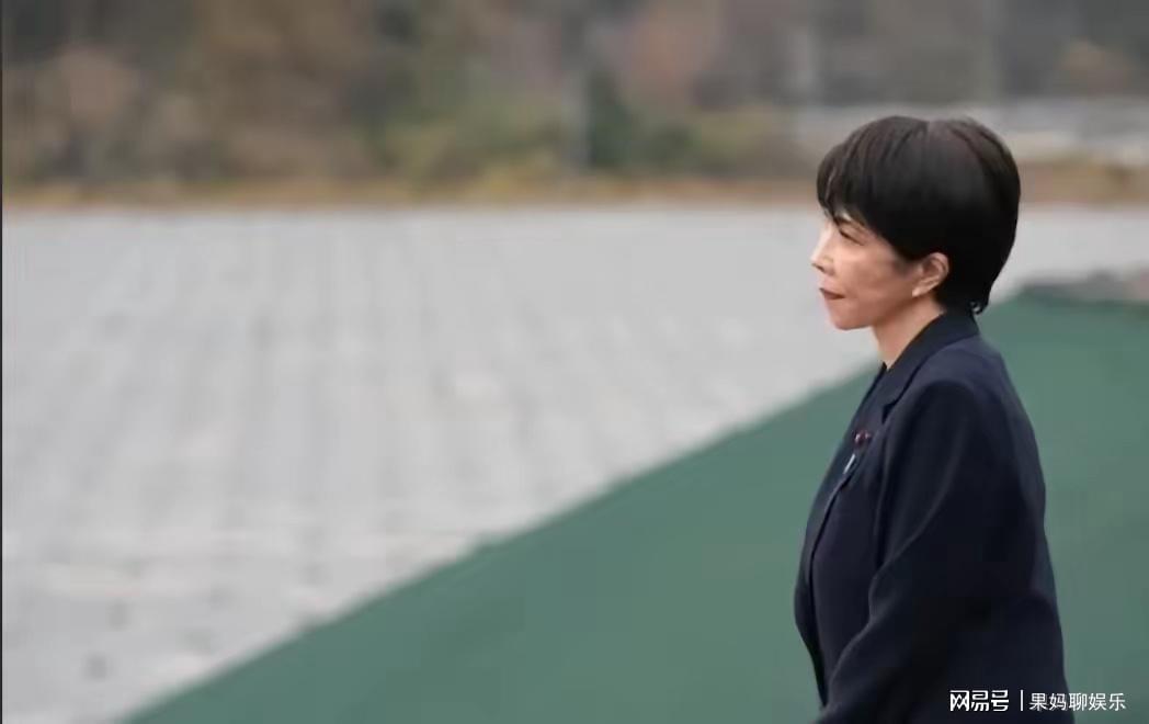 爱游戏体育-饿了?拉门斯被拍到在比利时替补席啃苹果