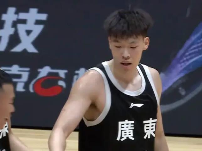 爱游戏体育-道伊尔高尔夫锦标赛第三轮单独领跑