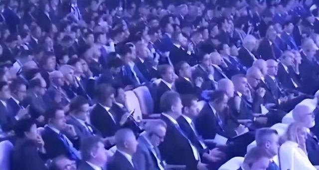 爱游戏体育-鲁尼送祝福给新晋国脚梅努